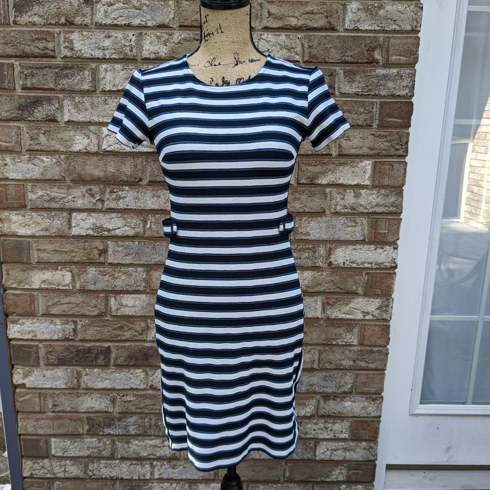 PRICE DROP ↓  Banana Republic striped sheath dress size 2